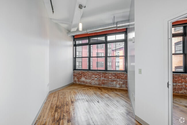 A4 1BR, 1BA - 586SF - Bedroom