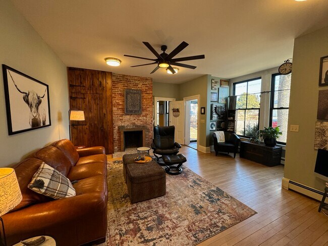 Photo - 204 Cherry St W
