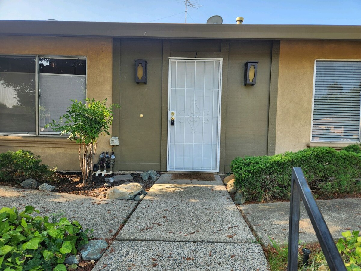 2BR/1BA Condo on corner lot for rent near ... - 2BR/1BA Condo on corner lot for rent near ...