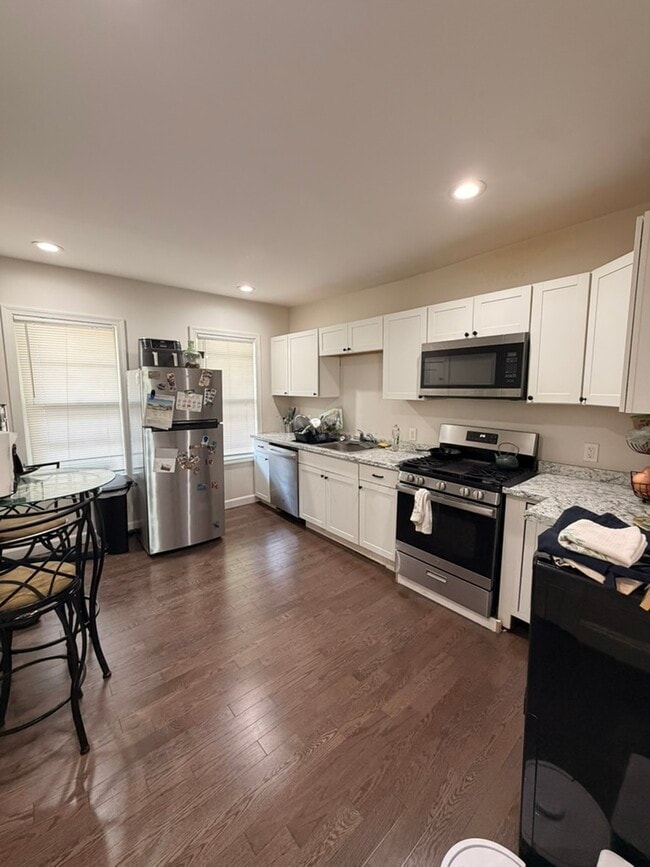 31 Barry St Unit 2