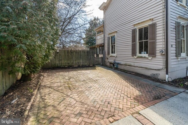 Photo - 45 York St House