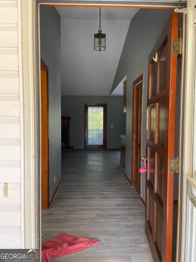 Photo - 211 N Woodvalley Dr