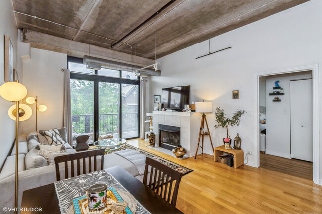 Photo - 844 W 15th Pl Unidad 833-306