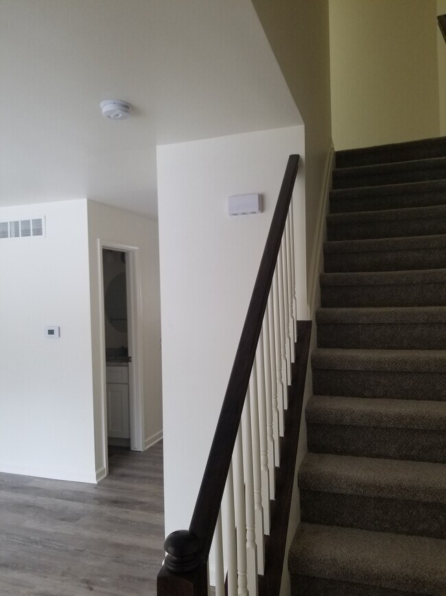 Photo - 1023 Glengary Rd