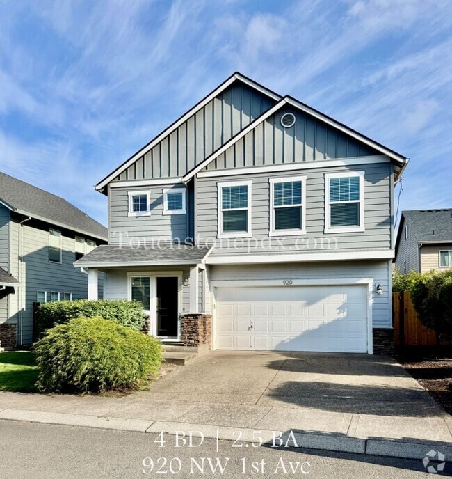 Building Photo - Sprightly 4BD|2.5 BA Home Near Molalla River