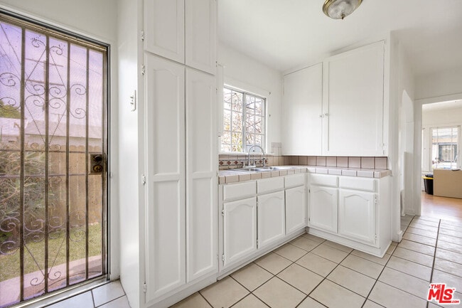 Photo - 1712 1/2 W 39th St