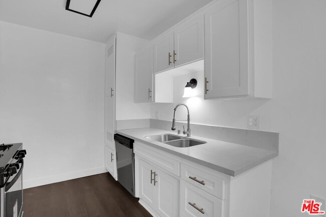 Photo - 1100 W Glendon Way