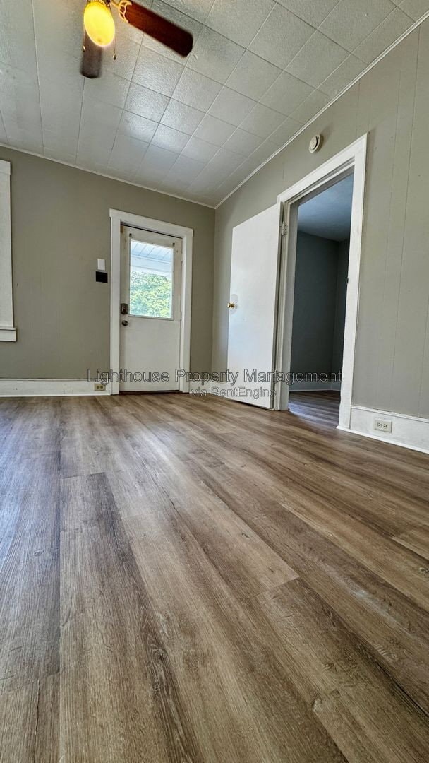 Photo - 1382 Park St