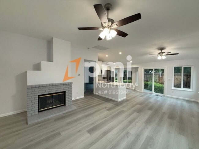 Photo - 210 Leafwood Ct