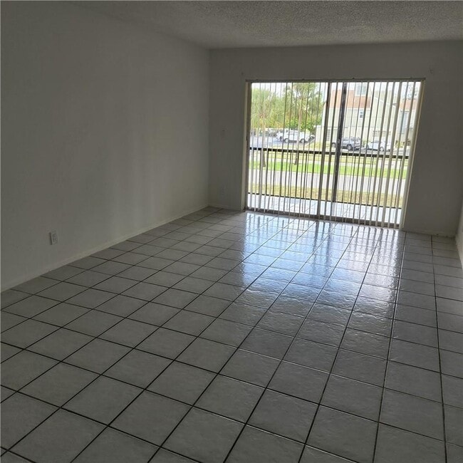 Building Photo - 8060 Colony Cir N Unit 203