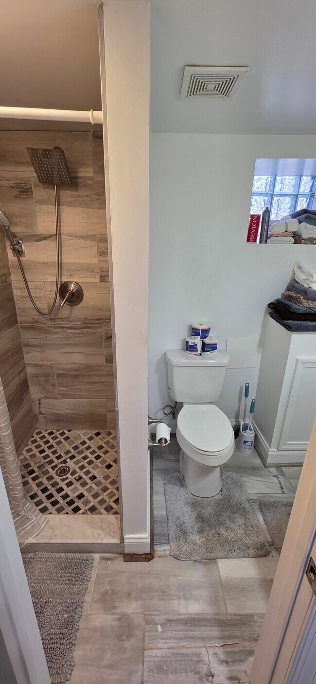 Photo - 2300 Garrett Ave Unidad B