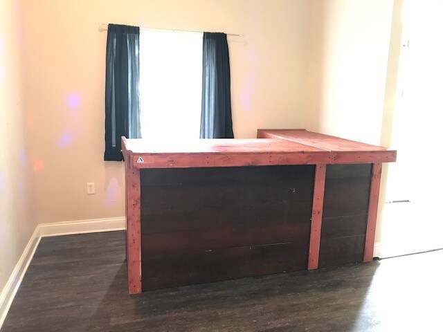 Photo - 323 W Walnut St