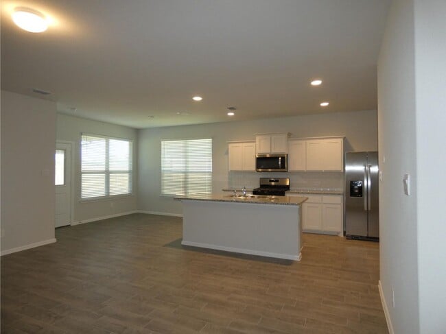 Photo - 8637 Centerboard Ln