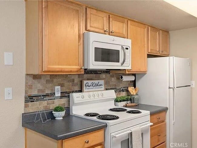 Photo - Freshly remodeled 1 bedroom apartment close to downtown Unit 25
