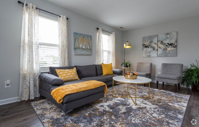 2BR, 1BA - 940 SF