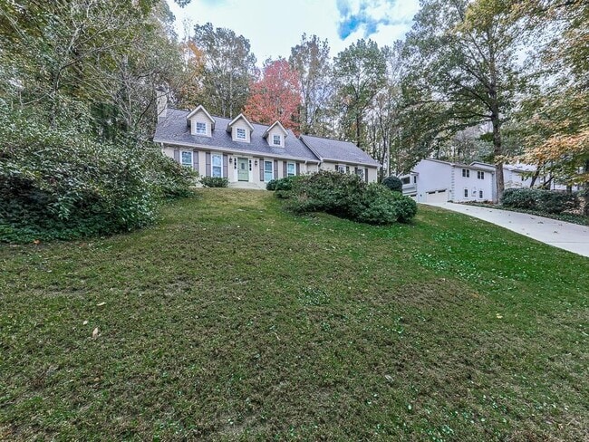 Photo - 63 Geraldine Dr SE