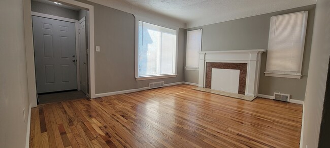 Photo - 10428 Curtis St