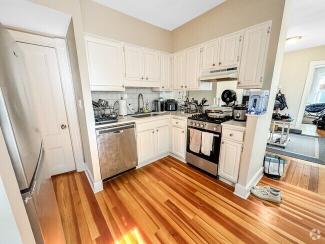 Building Photo - 24 Suffolk St Unit 2 Rental