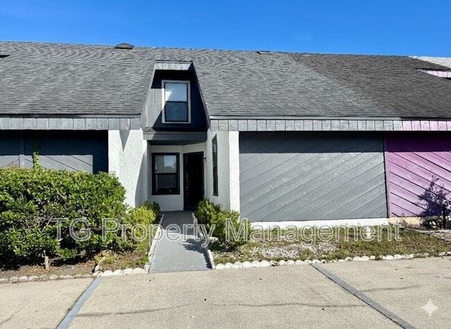 Building Photo - 703 Trekker St