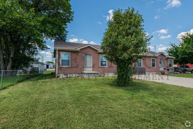 Building Photo - 305 S Elm St Rental