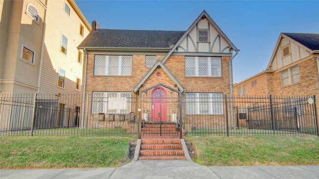 Photo - 401 W Clay St Unit 4