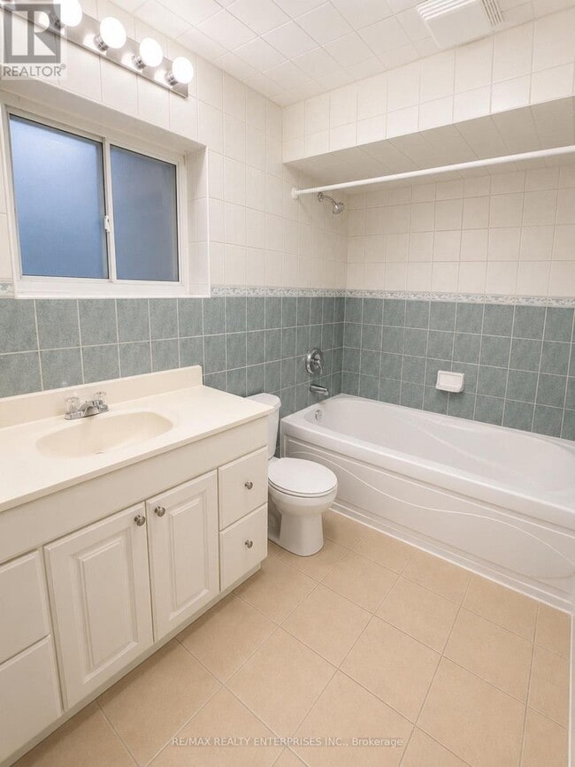 Photo - 1136 Dufferin St