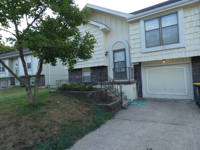 Photo - 5903 Creek View Dr