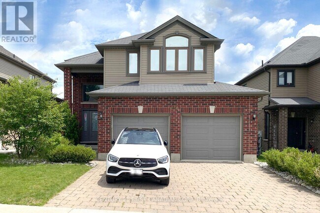 Photo - 858 Roulston St