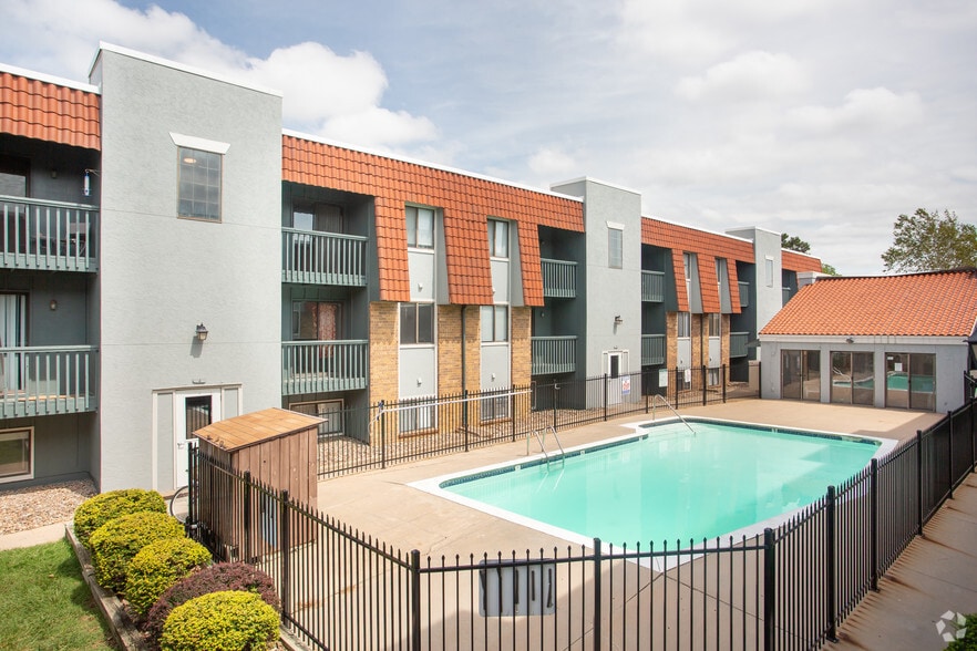 Garden Pines Salt Water Pool