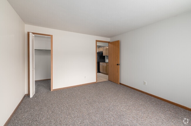 1 BD, 1 BA - 700SF - Bedroom