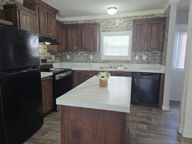 Photo - 323 Elm Ln