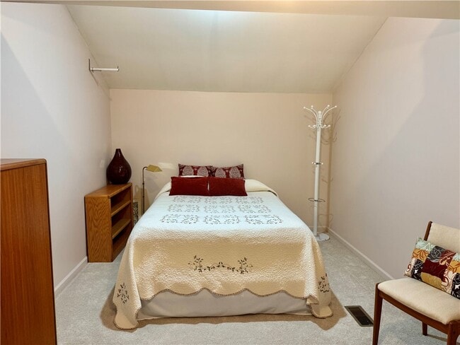 Photo - 333 Colebrook Dr