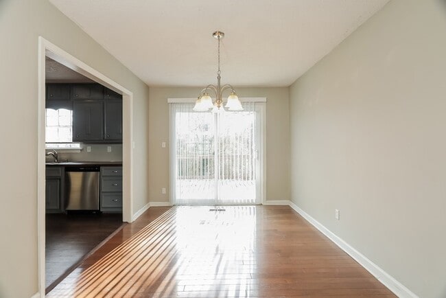 Photo - 345 St John Rd NW