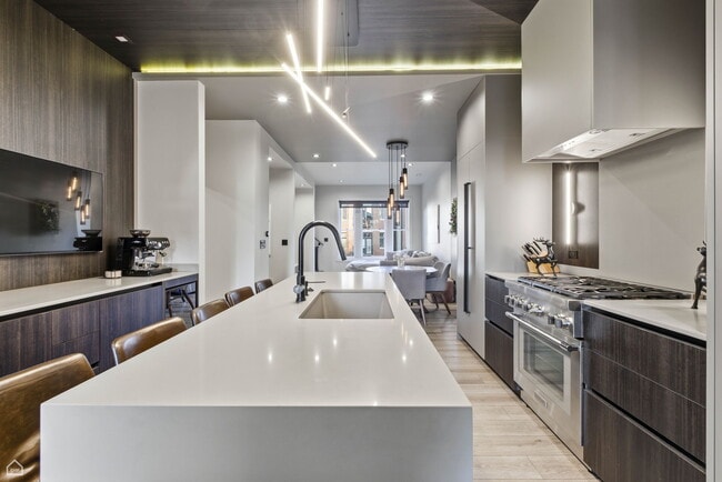 Building Photo - 1236 N Cleaver St Unit #3