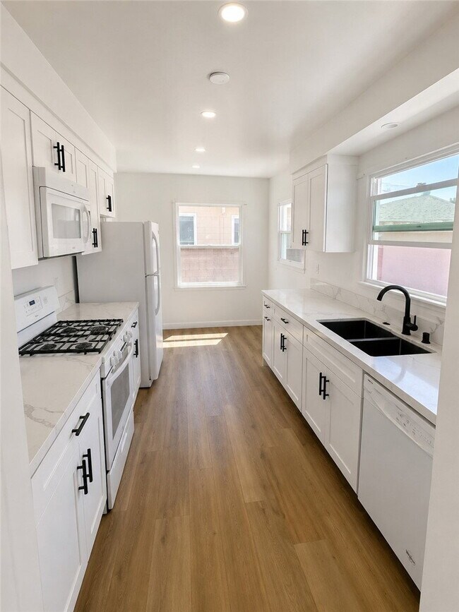 Photo - 20335 Londelius St