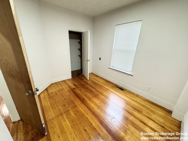 Photo - 10 Pond St Apartments Unit 1