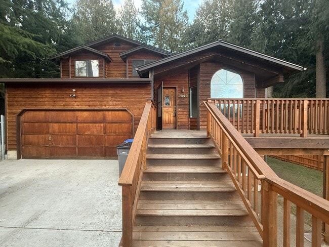 Photo - 3 BED 2.5 BATH WITH DAYLIGHT BASEMENT & BONUS ROOM - SPACIOUS CORNER LOT