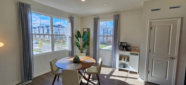 Photo - 2227 Glacier St