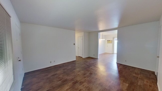 Photo - Lovely 3 Bedroom 1 Bathroom Condo in Woodb...