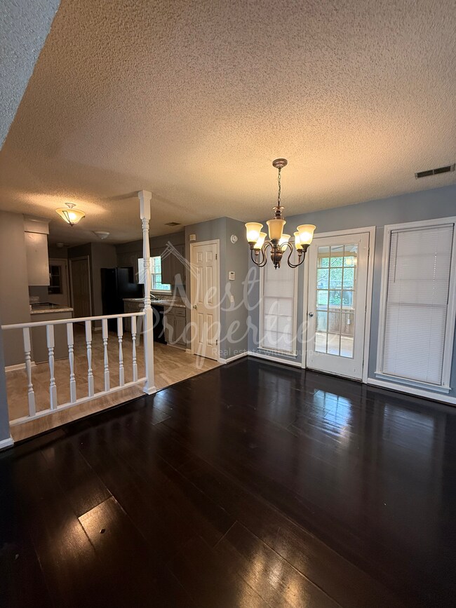 Photo - 105 Elstow Rd
