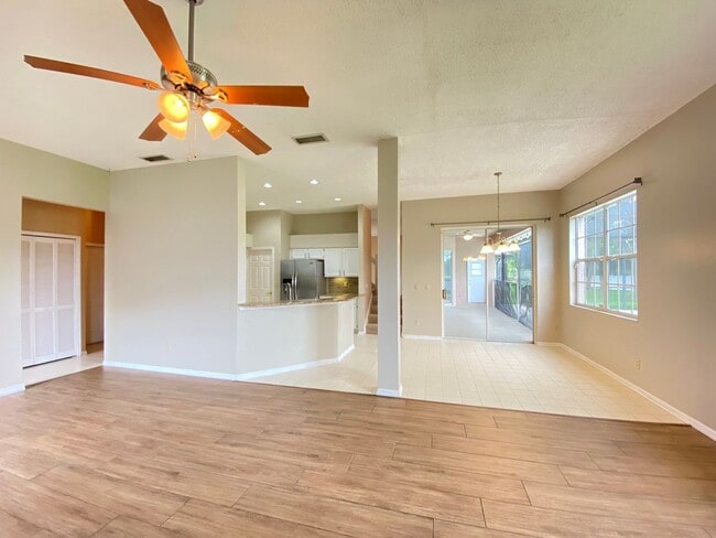 Photo - 3708 Molona Dr