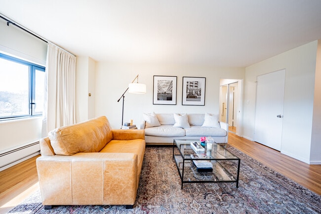 Building Photo - The Sunset Apartments