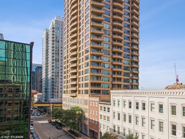 Building Photo - 200 N Jefferson St Unit 1903 Rental