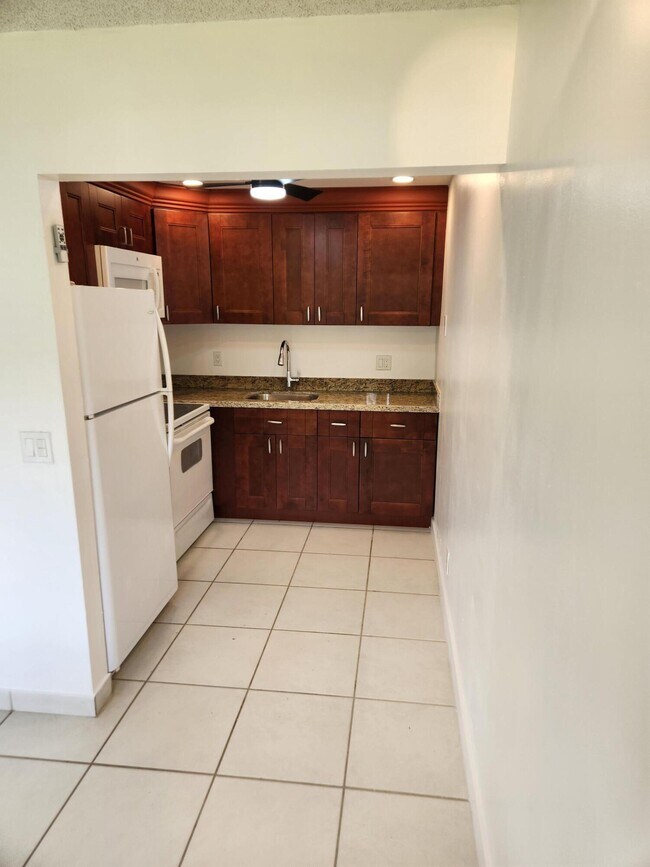 Photo - 600 Village Green Ct Unit 108