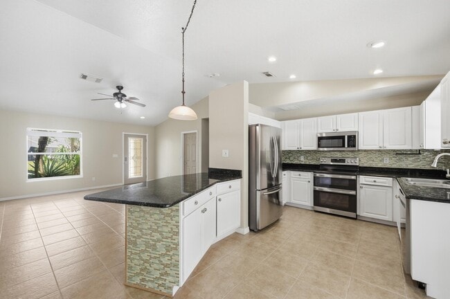 Photo - 1707 SE Manth Ln