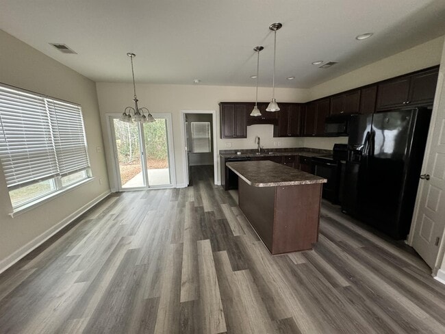 Photo - 6733 Wisteria Dr