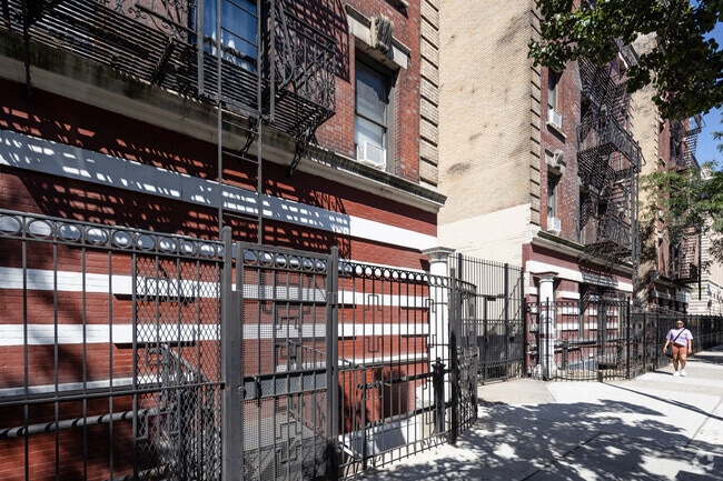 Photo - 4260 Broadway