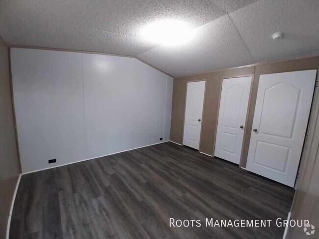 Building Photo - 3 Bed 2 Bath Home Available for Lease at L... Unit 218