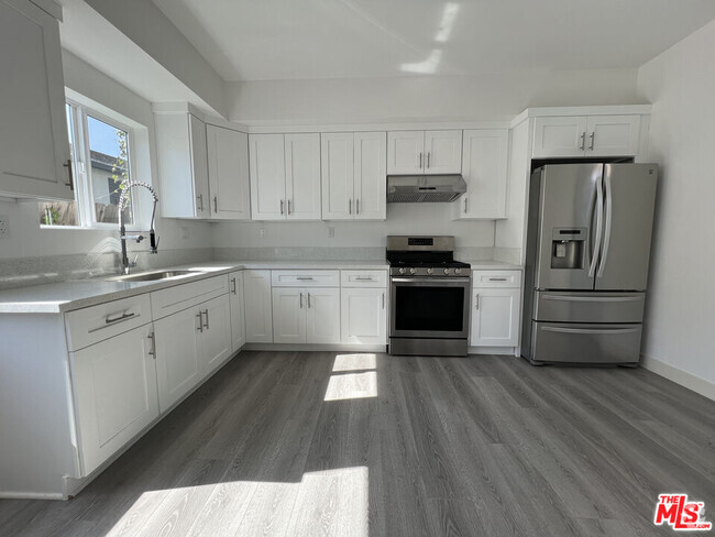 Building Photo - 8640 Baring Cross St Rental