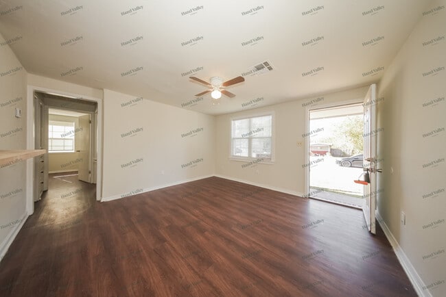 Photo - 1932 Lariet Ln